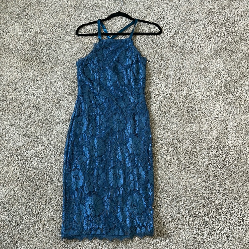 Lulu’s Wishful Wanderings Blue Lace Bodycon Midi Dress
- Medium
